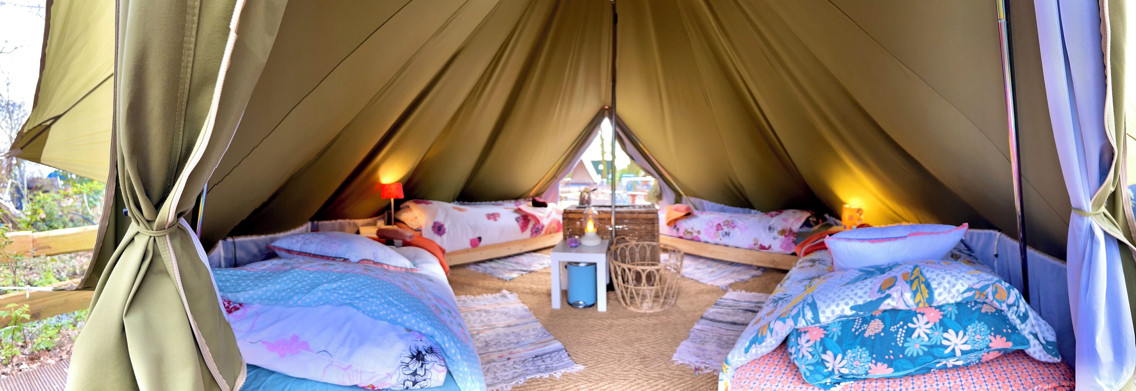 Traditionele tent, meerdere bedden, aan de binnenplaats | 1 slaapkamer, gratis wifi