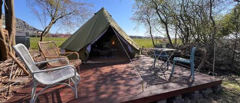 Barraca romântica, 1 cama Queen, no pátio | 1 quarto, Wi-Fi de cortesia