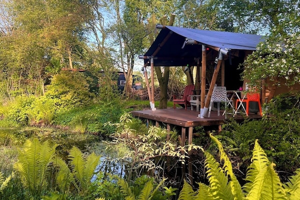 Tienda Confort, vistas al lago, en la zona del jardín | 1 dormitorio y wifi gratis