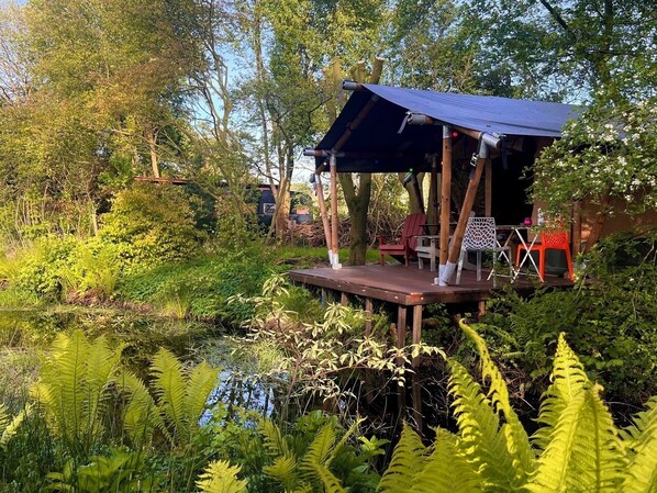 Tente Confort, vue lac, côté jardin | 1 chambre, Wi-Fi gratuit