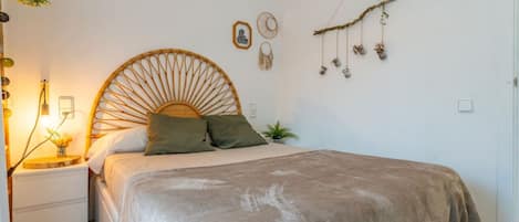 1 chambre, bureau, fer et planche à repasser, Wi-Fi
