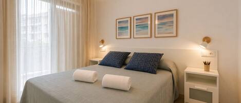 1 bedroom, desk, iron/ironing board, WiFi