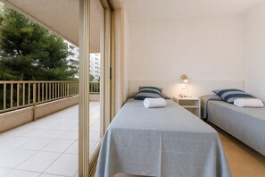 1 bedroom, desk, iron/ironing board, WiFi - Salou (5pax) Cozy | Wifi | Chillout | PortAventura (Salou)