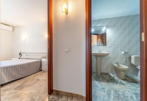 Bathroom - Oasis Salou (6Pax) PortAventura|Pool |Wifi|Parking (Salou)