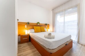1 habitación, escritorio, tabla de planchar con plancha y wifi 