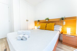 1 bedroom, desk, iron/ironing board, WiFi
