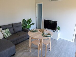 TV - Surya Villa, Avanca, Estarreja (Avanca)