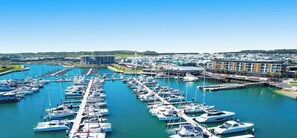 Marina - Waterfront Haven - Memorable Views (Shell Cove)