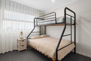 4 bedrooms, desk, iron/ironing board, WiFi