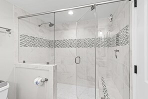 Douche, serviettes fournies