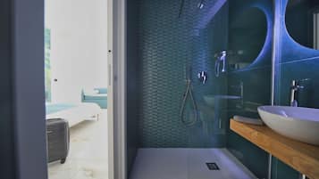 Dusche, Haartrockner, Bidet, Handtücher