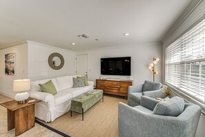 House (3 Bedrooms) | Interior - 1 Mi to Beach: Naples Home w/ Pool & Fire Pit (Naples)