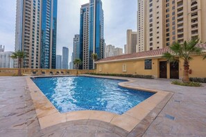 Pool - Free housekeeping visits during your stay - StayShort - Phenomenal 3BR Apartment in JBR - Sleeps 6! (Dubai)