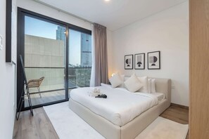 2 bedrooms, desk, iron/ironing board, WiFi - StayShort - Stylish, Minimalist 2-Bedroom in Jumeirah Village Circle (Dubai)