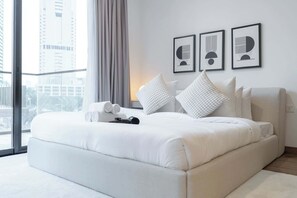 2 bedrooms, desk, iron/ironing board, WiFi