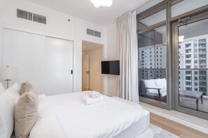 1 bedroom, desk, iron/ironing board, WiFi