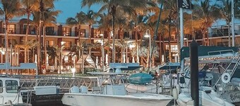 Charming 4-bedroom Yacht with AC, Pool, fitness room in fantastic Key West