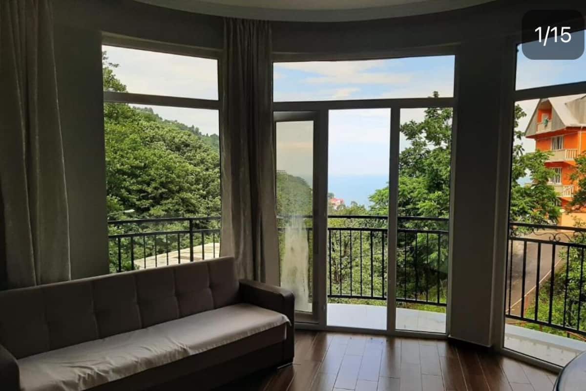 Comfort Apartment, Balcony, Sea View | Ruang tamu | TV Pintar