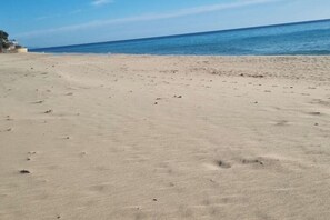 På stranden