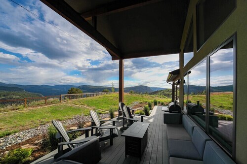 New Custom Home on 35 Acres - Amazing Mtn Views -15 Min to DGO - AC/Hot Tub