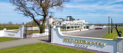 Fachada de la propiedad