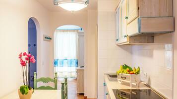 24 inci televisyen skrin rata dengan kabel