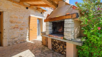Villa (Four Bedroom Villa with Private Pool) | Grill-/Picknickplatz
