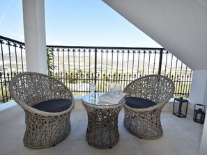 Apartment (One Bedroom Apartment) | Terrace/patio