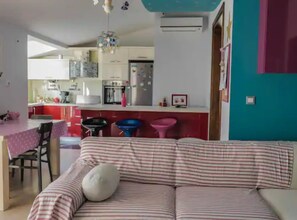 Villa (Three Bedroom Villa With Private Pool) | Living room | 32-inch flat-screen TV with satellite channels, table tennis - House of Green Experience (Omis)