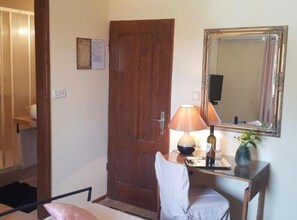 8 makuuhuonetta, ilmainen Wi-Fi