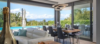 Villa Luxor With Heated Pool