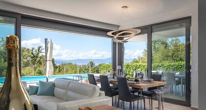 Villa Luxor With Heated Pool