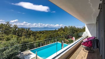 4 bedrooms