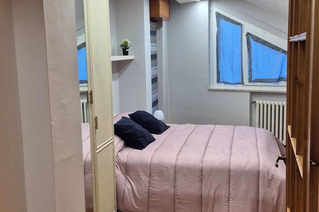 2 chambres, coffres-forts dans les chambres, fer et planche à repasser