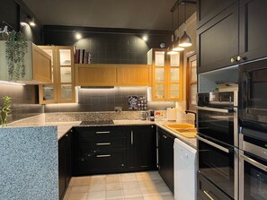 Micro-ondas, fogão, cooktop, lava-louças