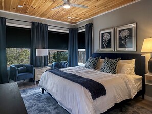 3 bedrooms, desk, iron/ironing board, free WiFi - Rockledge Dragonfly - modern luxury, home theater, and private NOC access (Bryson City)