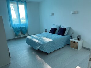 2 slaapkamers, een strijkplank/strijkijzer, wifi, beddengoed