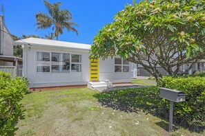 Exterior - Frangipani Hideaway - Close to everything! (Budgewoi)