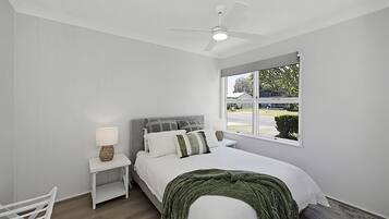 2 bedrooms, iron/ironing board, free WiFi, bed sheets
