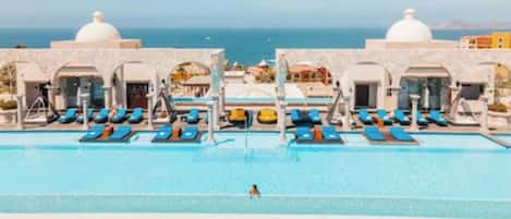 Piscina all'aperto, una piscina riscaldata