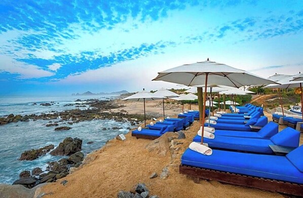 Sillas reclinables de playa, toallas de playa