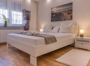 Apartment (Three Bedroom Apartment with Balcony )