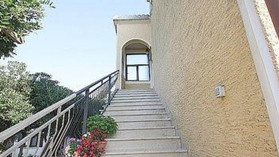 Graceful Apartment With Barbecue Area