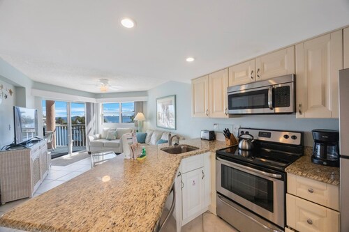 Beach Getaway with Good Vibes in a Prime Location