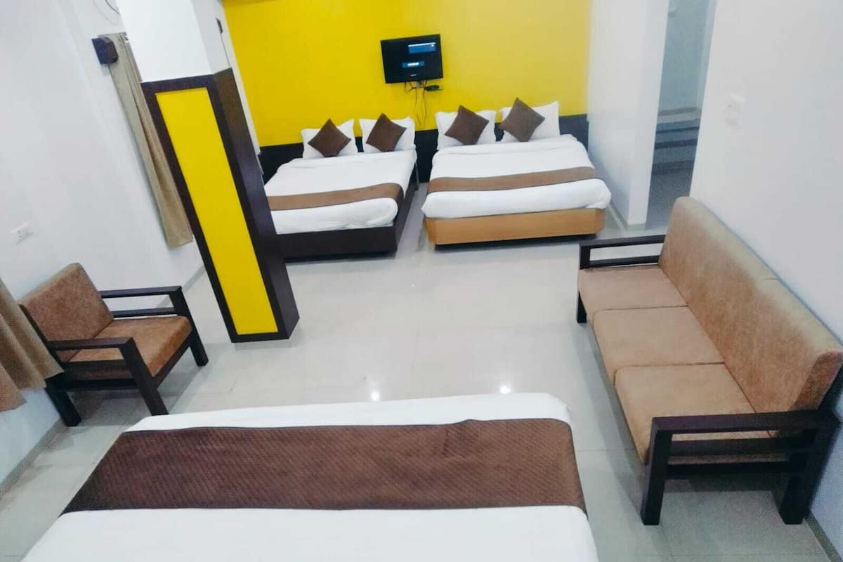 1 bedroom, laptop workspace, soundproofing, rollaway beds