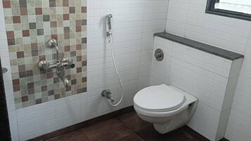 Ducha, artículos de tocador gratuitos, toallas, jabón