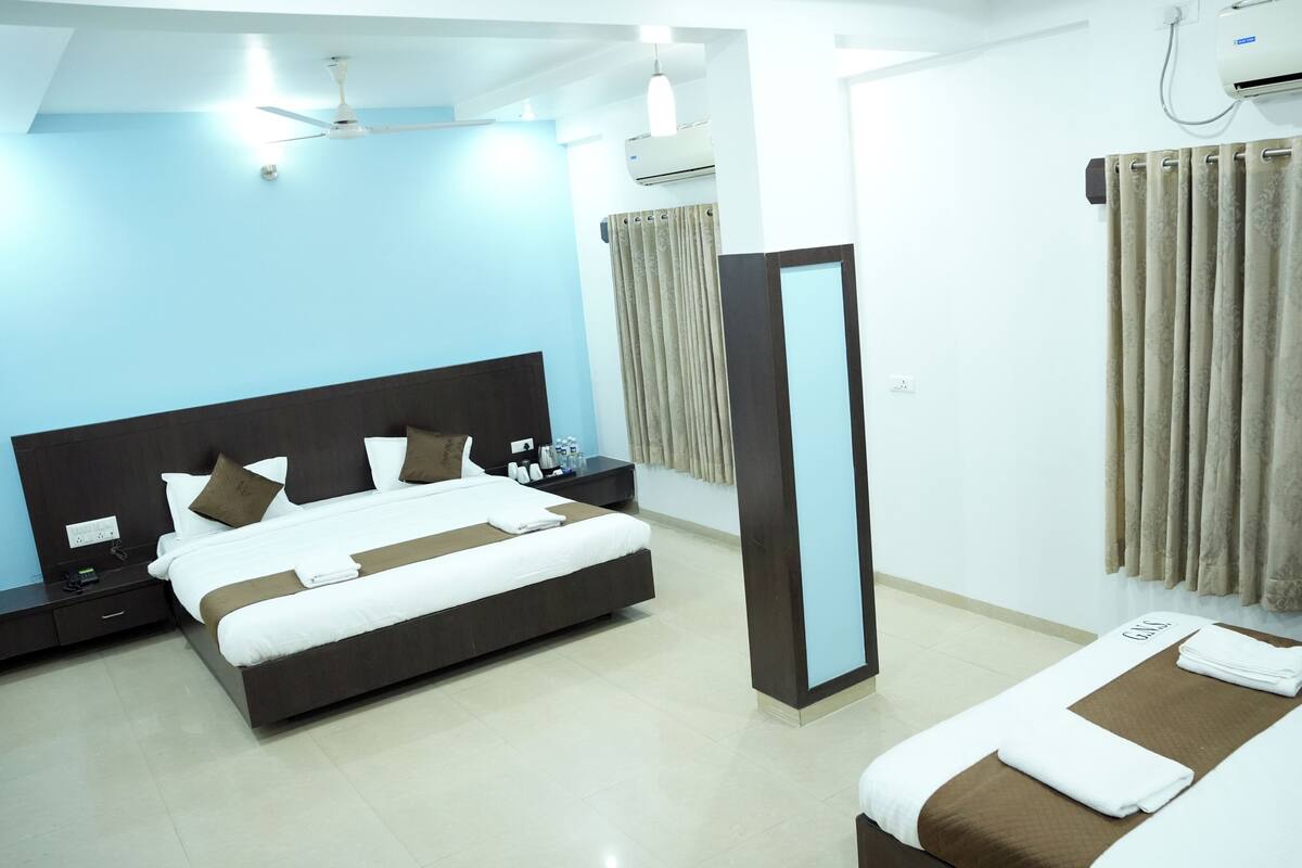 Quadrupla familiare | Postazione laptop, insonorizzazione, Wi-Fi gratuito, lenzuola