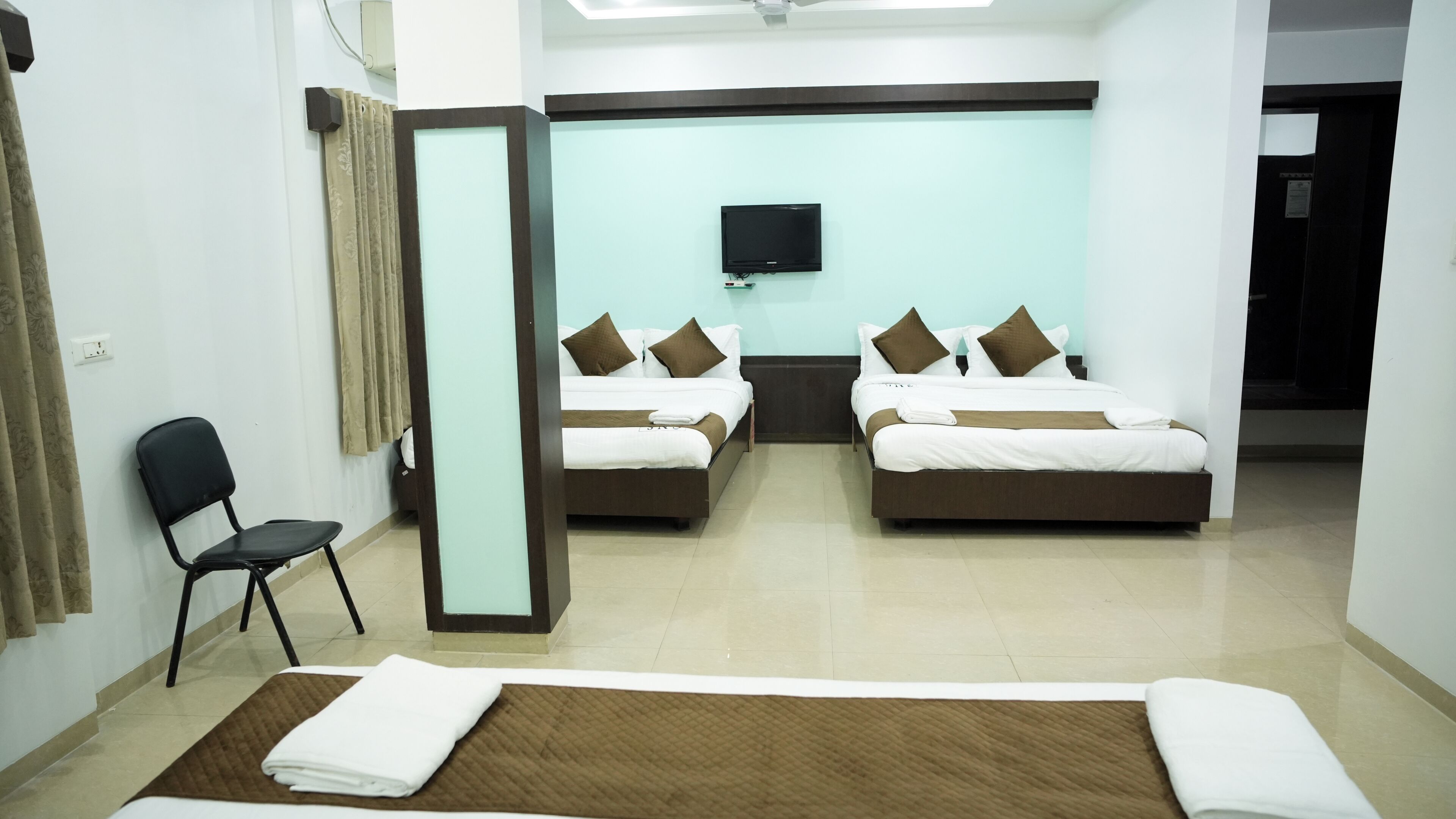 Superior Room | Laptop workspace, soundproofing, free WiFi, bed sheets