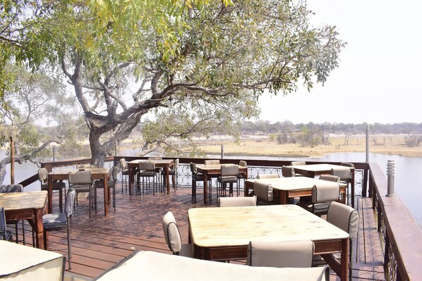 Garden views - Nako Okavango Guest House (Maun)