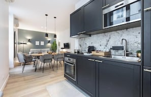 Fridge, microwave, oven, dishwasher - A PERFECT PARISIAN RETREAT LOCATED NEXT TO LOUVRE & PALAIS ROYAL - RUE MONSIGNY (Paris)